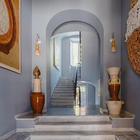 Tarshito Gallery House
