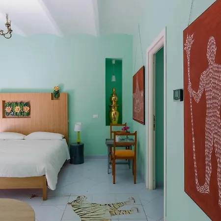 בית הארחה Tarshito Gallery House רומא