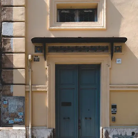 Tarshito Gallery House בית הארחה רומא