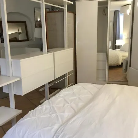Vicino Ifo Intero Apartment