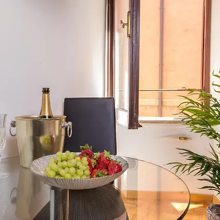 Girolamo's Jacuzzi Place Apartment *