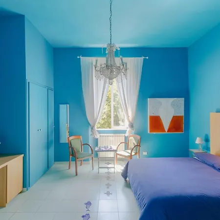 Tarshito Gallery House