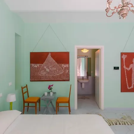 בית הארחה Tarshito Gallery House רומא