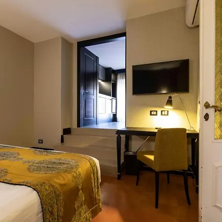 Unica Aparthotel 4*