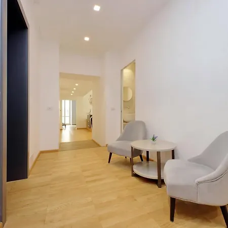 Youroom Abruzzi בית הארחה 3*