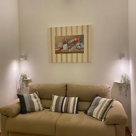 Apartment Domus Alfieri Al Colosseo Rome