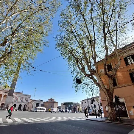Ych-sweet Near Colosseo *