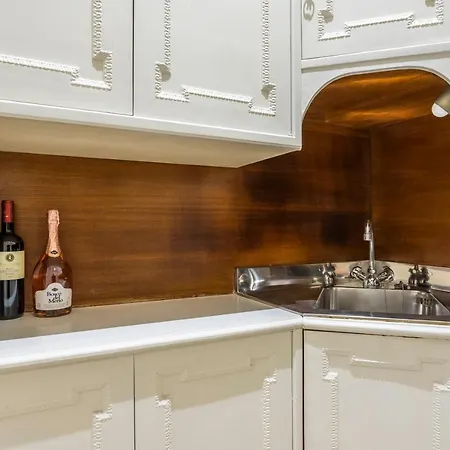 Apartment Luxury Cola
