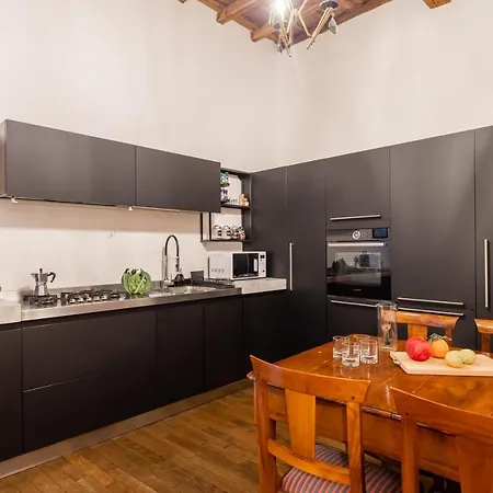 Apartment Chic And Style In Historical Via Giulia Rome