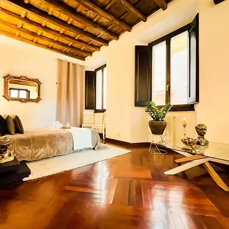 Apartment Trevi Fountain Stylish