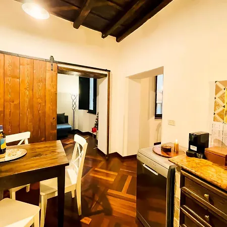 Trevi Fountain Stylish Apartment *