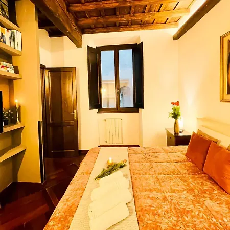 Apartment Trevi Fountain Stylish *