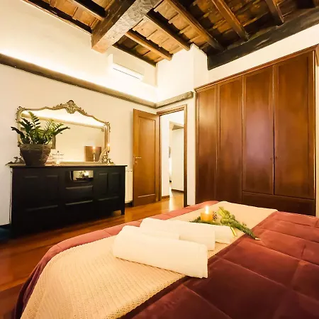 Trevi Fountain Luxury Apartment *