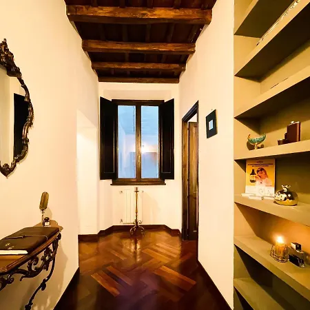 Trevi Fountain Stylish Apartment *