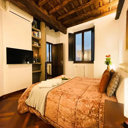 Trevi Fountain Stylish Apartment *