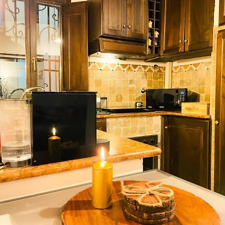 Trevi Fountain Stylish Apartment