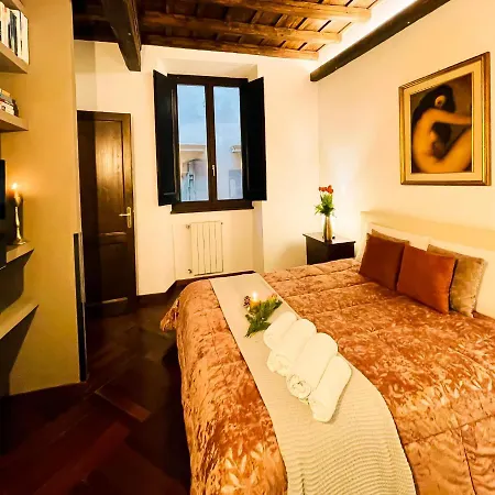 Apartment Trevi Fountain Stylish