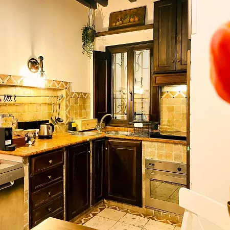 Apartment Trevi Fountain Stylish
