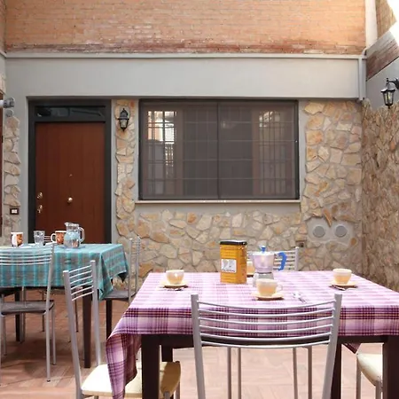 Vatican Flat Cozy Court Apartman *