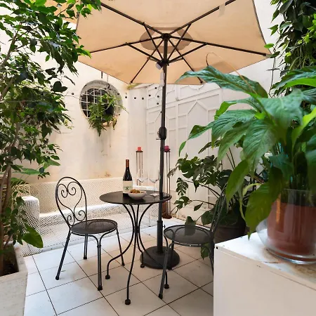 Chic And Style In Historical Via Giulia * Rome