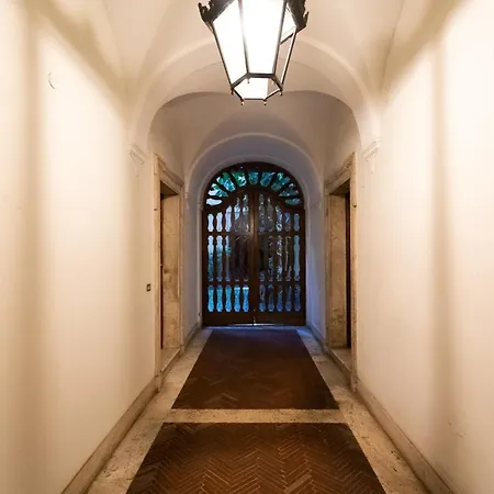 Chic And Style In Historical Via Giulia *