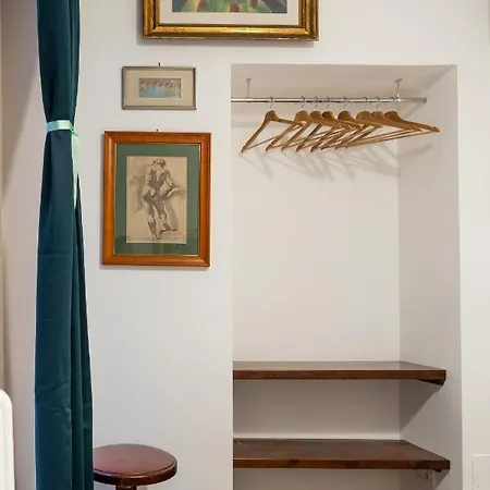 Apartment Chic And Style In Historical Via Giulia