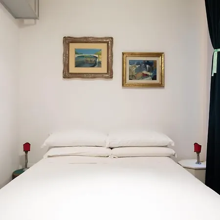 Chic And Style In Historical Via Giulia Apartment Rome
