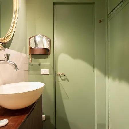 Apartment Chic And Style In Historical Via Giulia