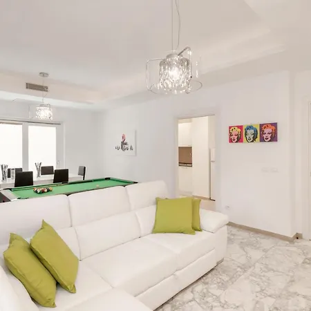 Easystayrome 10 Pax 3 Baths 1 Min From Metro Apartment *