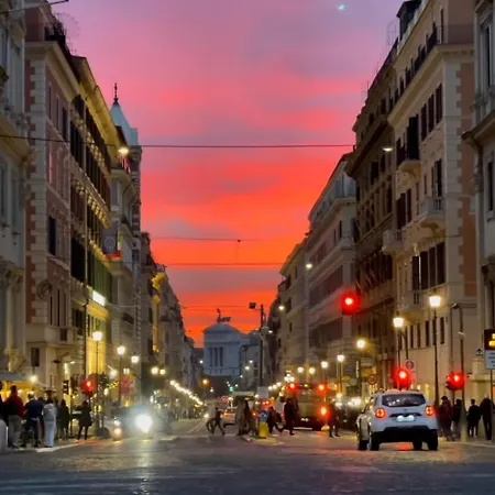 Historic Center, 800 Meters From The Trevi Fontain *