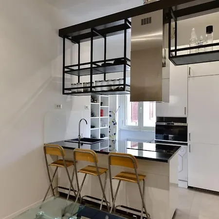 Stunning St.peter's Apartment