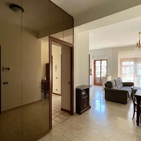 Sunny House Apartment
