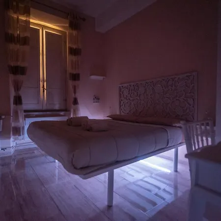 Two-roomed Flat In The Heart Of - Termini Apartment