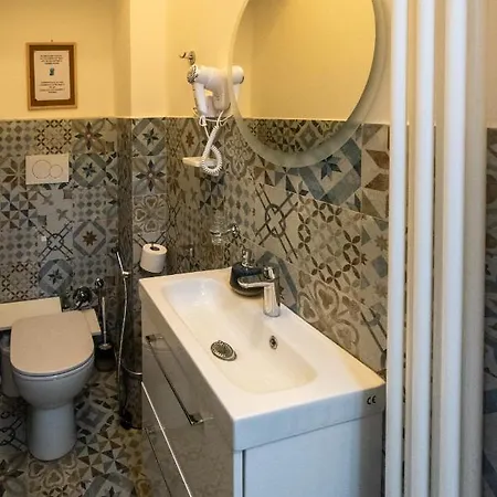 Apartment Two-roomed Flat In The Heart Of - Termini Rom