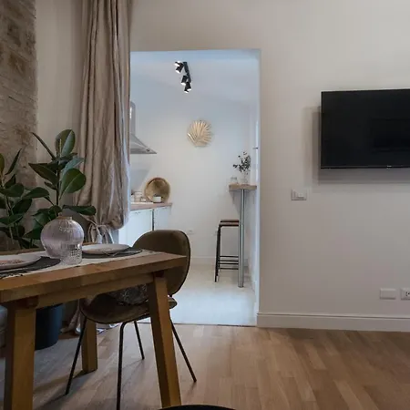 Apartment La Polveriera, Eleganti E Luminosi Vicino Al Colosseo