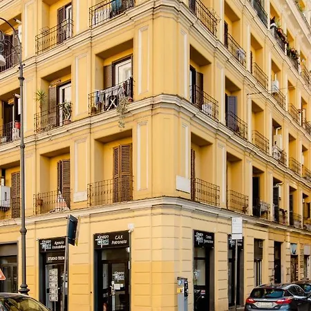Apartment Domina Colosseum *
