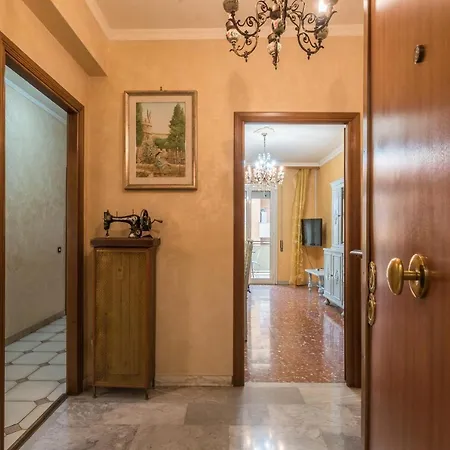 Appartamento Altido Classic Style Flat With Balcony *