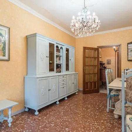 Altido Classic Style Flat With Balcony Roma