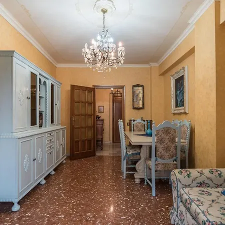 Appartamento Altido Classic Style Flat With Balcony