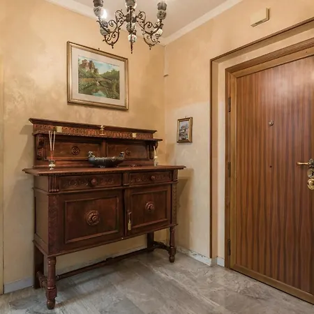 Appartamento Altido Classic Style Flat With Balcony *
