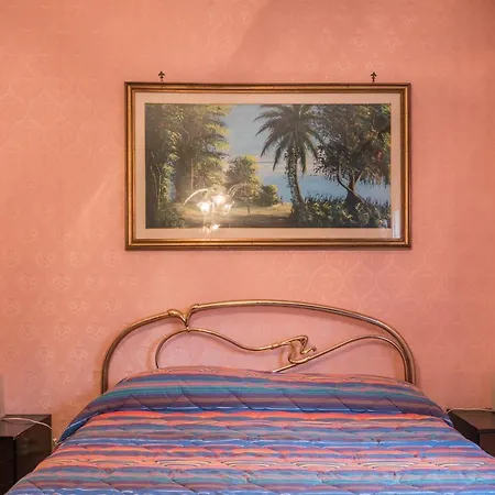 Altido Classic Style Flat With Balcony Appartamento