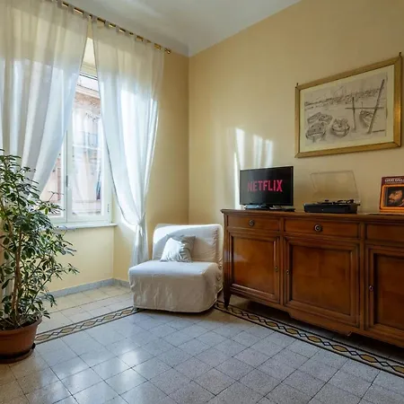 Ampio Con Vinili In Centro Storico *
