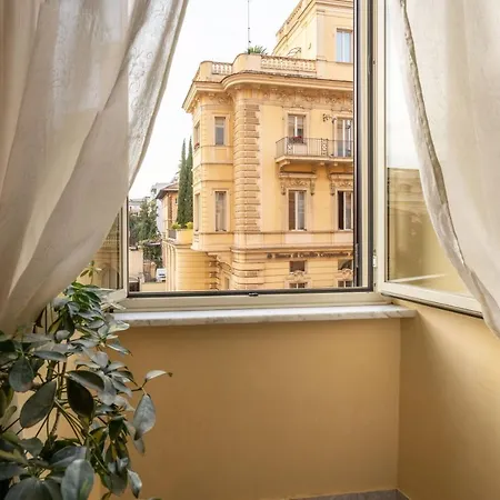 Ampio Con Vinili In Centro Storico Rome
