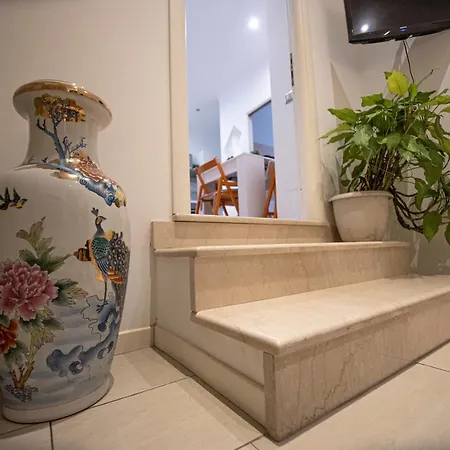 Refuge On Piazza Re Di Apartment Rome