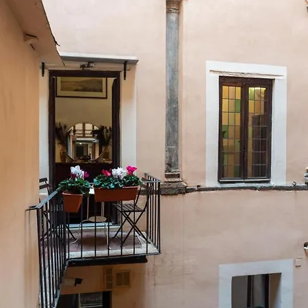 Apartment Cartari, Renaissance Flat A Few Steps From Piazza Navona And Vatican Rome