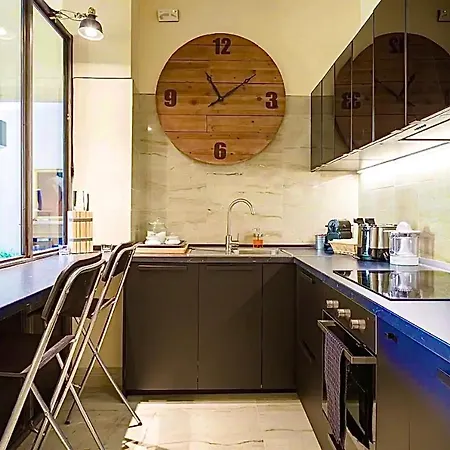 Sweethome Crispi Apartment