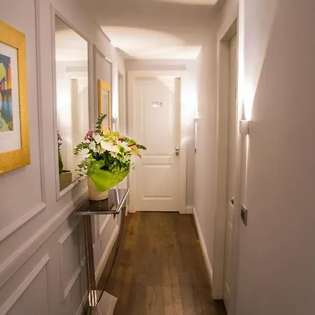 Relais San Lorenzo In Lucina Pensjonat