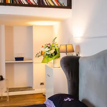 Relais San Lorenzo In Lucina Pensjonat