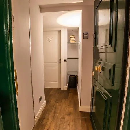Pensjonat Relais San Lorenzo In Lucina Rzym