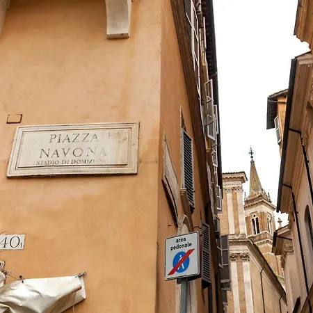 Navona Artist 7 * Rome